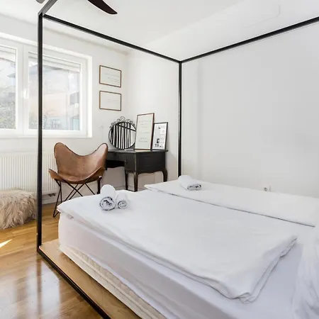 Artsy Place With A View *