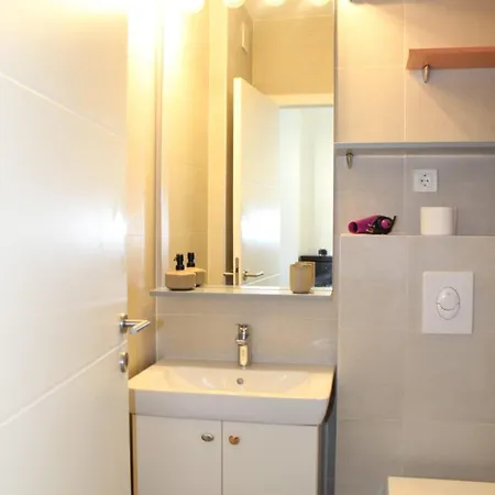 Artsy Place With A View *